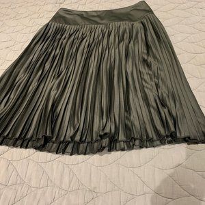 Uniqlo pleated skirt - NWOT